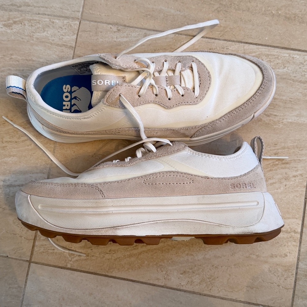 Sorel Women’s White and Light Gray Low-Top Sneakers